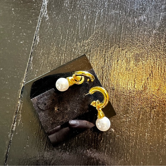 New Pearl Earring Dangling Gold - Picture 1 of 4